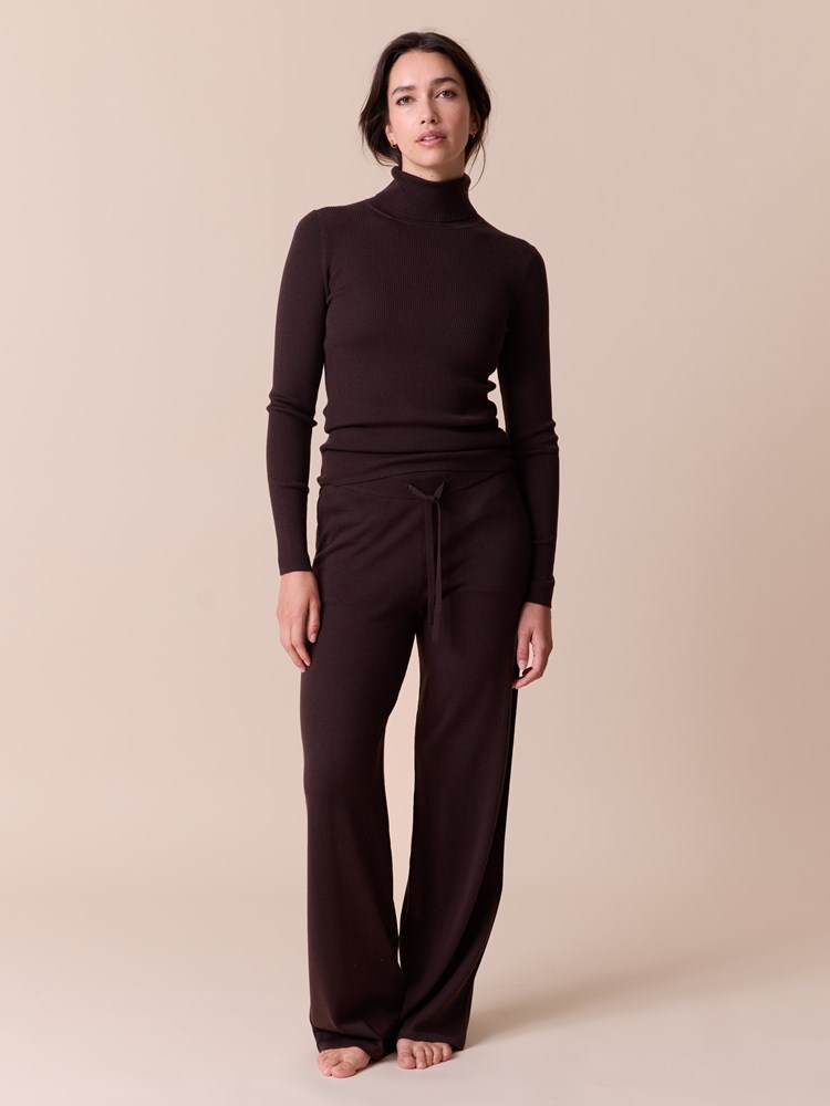 Susanne merinopologenser 7515870_AIN-MARIEPHILIPPE-A26-Modell-Front_chn=match_4233_Susanne merinopologenser AIN.jpg_Front||Front