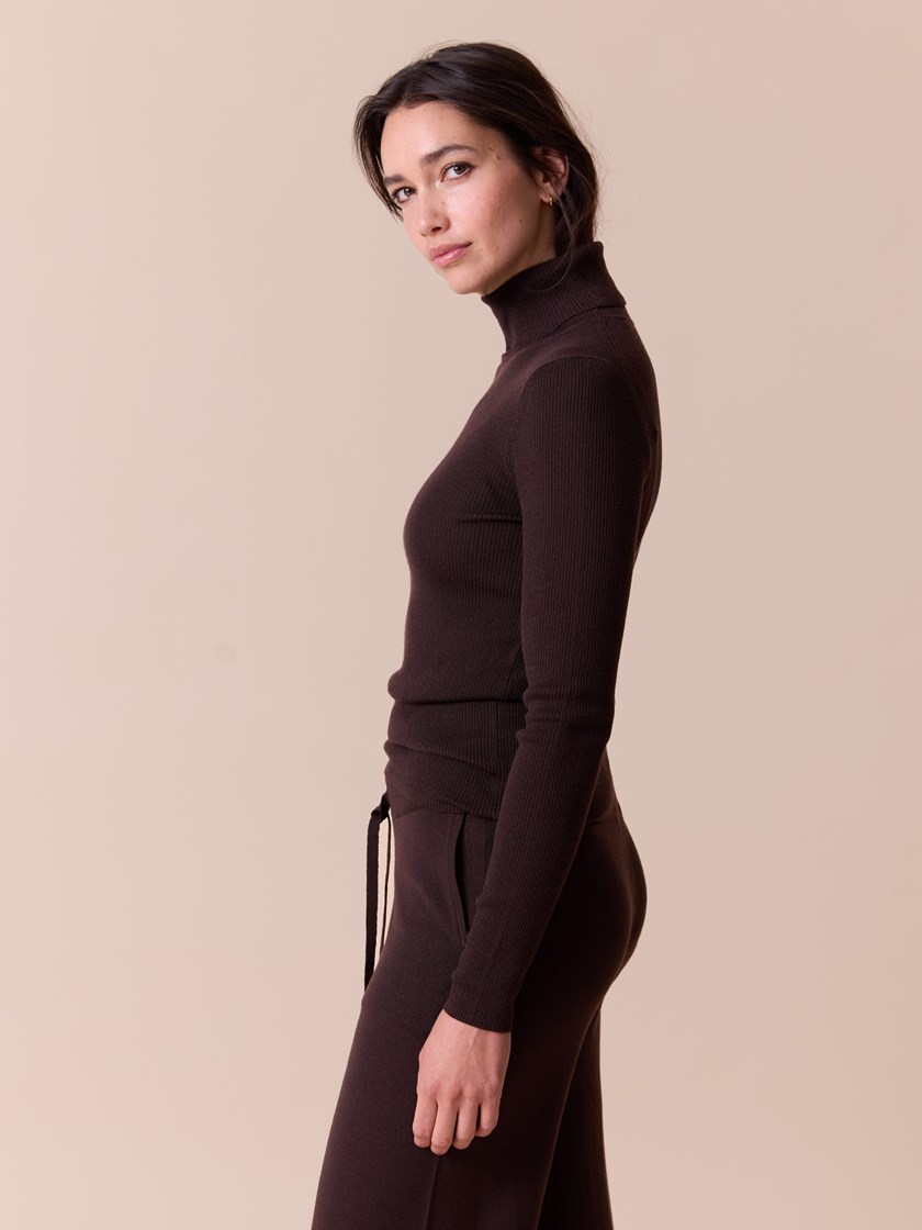 7515870 AIN 7515870_AIN-MARIEPHILIPPE-A26-Modell-Front_chn=match_4235_Susanne merinopologenser AIN.jpg_Front||Front