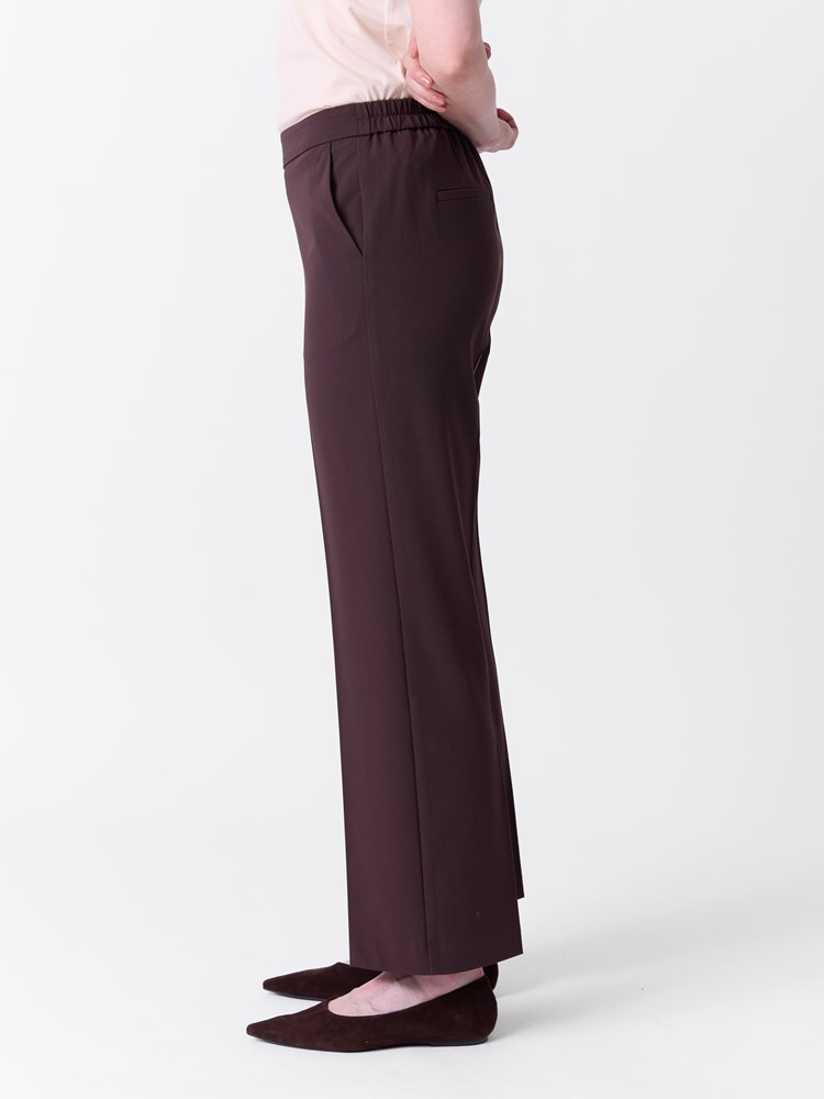 Noemi bukse 7515887_AIN-VAVITE-A26-Modell-Front_chn=match_7322_Noemi bukse AIN.jpg_Front||Front