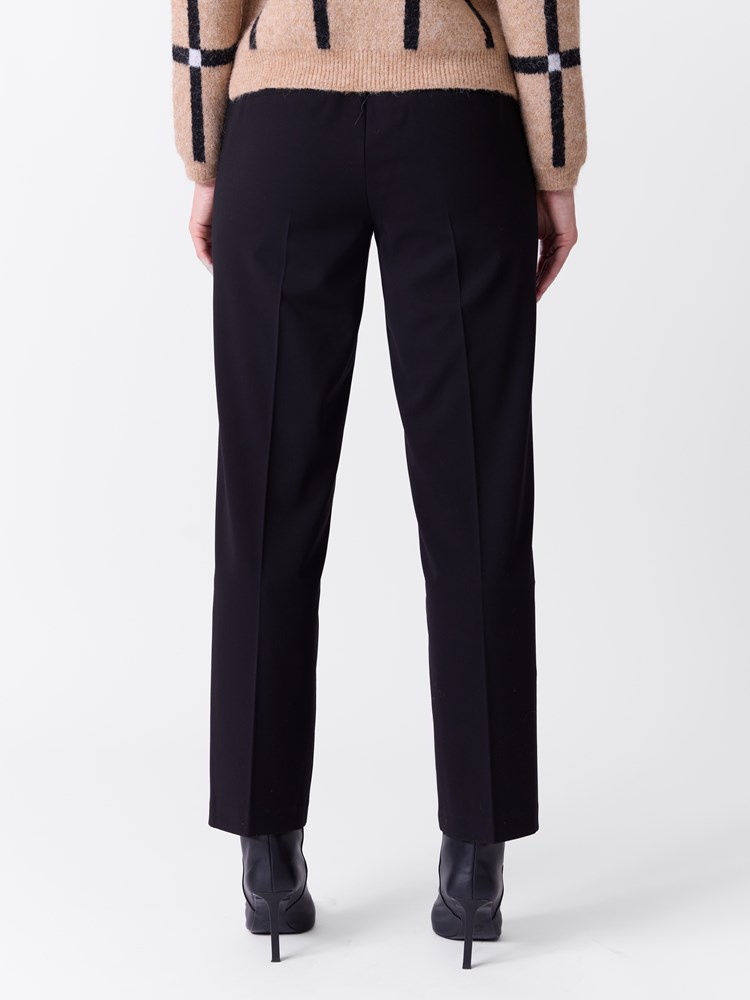 Noemi bukse 7515887_ID2-VAVITE-A26-Modell-Front_chn=match_3951.jpg_Front||Front