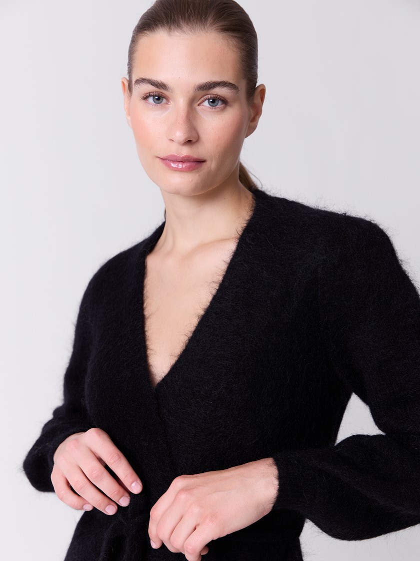 7515899 ID2 7515899_ID2-DONNA-A26-Modell-Front_chn=match_1906_Lina cardigan ID2.jpg_Front||Front
