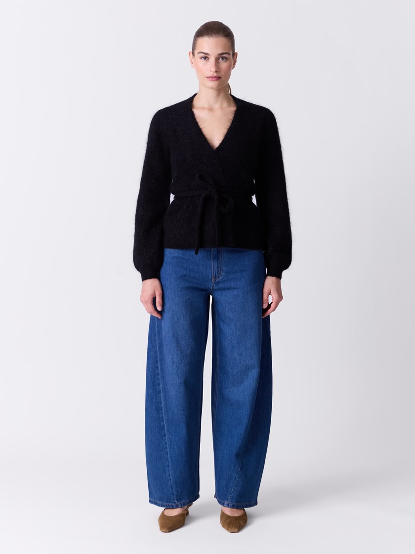 7515899 ID2 7515899_ID2-DONNA-A26-Modell-Front_chn=match_4725_Lina cardigan ID2.jpg_Front||Front