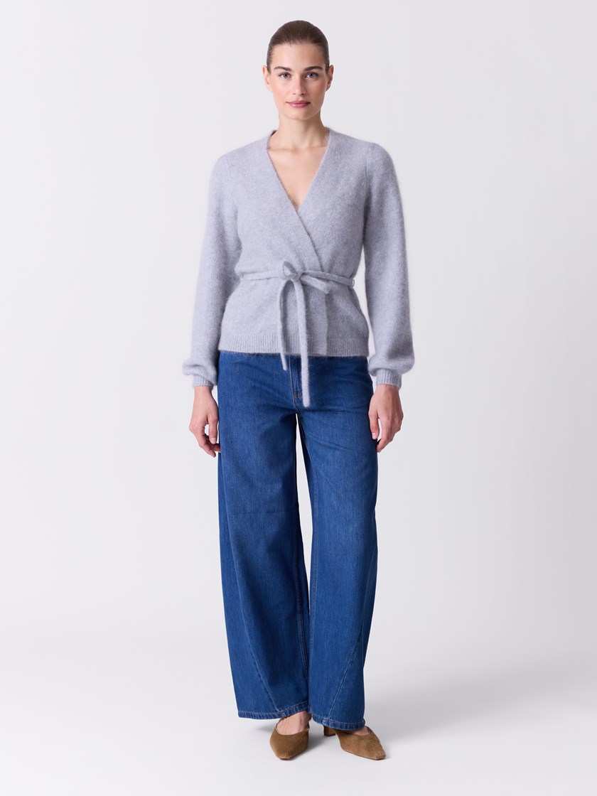 7515899 IEY 7515899_IEY-DONNA-A26-Modell-Front_chn=match_1432_Lina cardigan IEY.jpg_Front||Front
