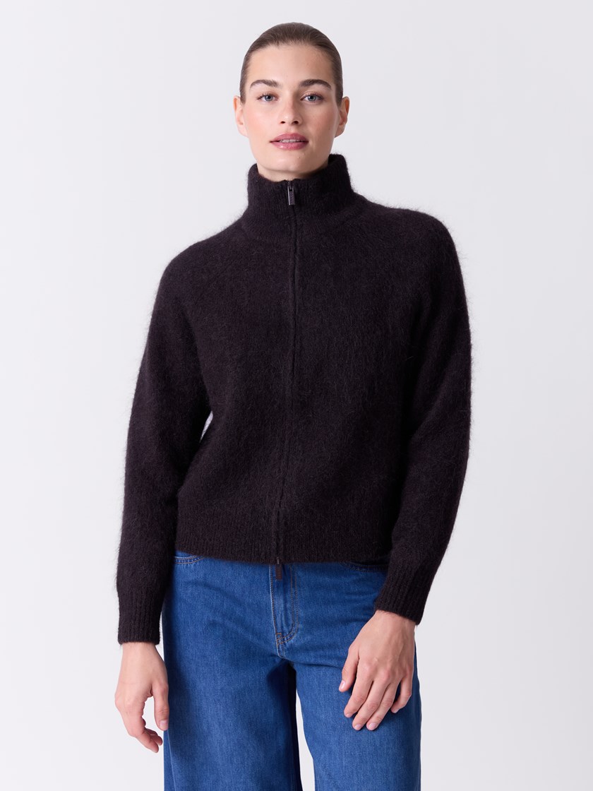 7515900 AIJ 7515900_AIJ-DONNA-A26-Modell-Front_chn=match_8373_Carmela cardigan AIJ.jpg_Front||Front
