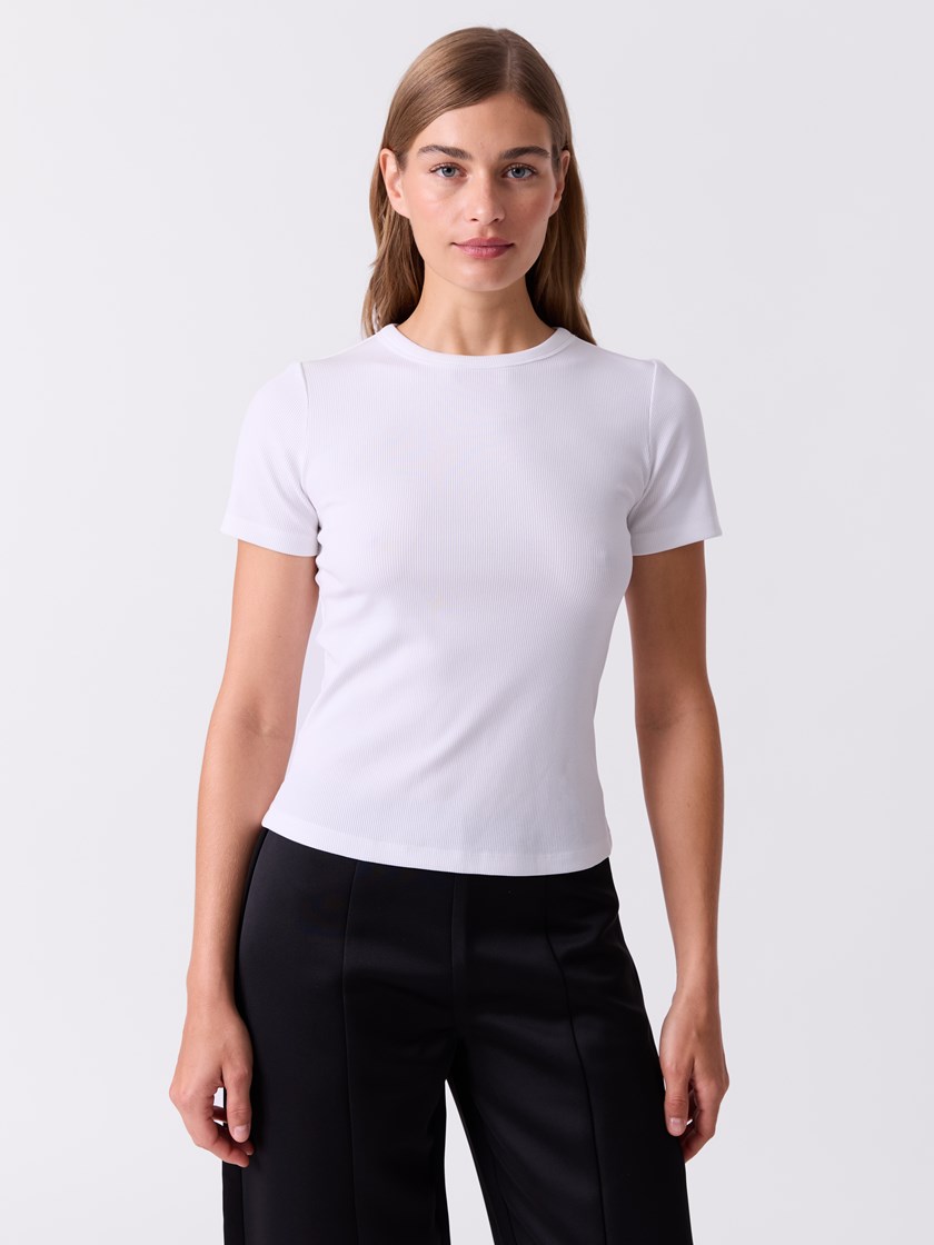 7515908 O68 7515908_O68-DONNA-A26-Modell-Front_chn=match_9456_Liv t-skjorte O68.jpg_Front||Front