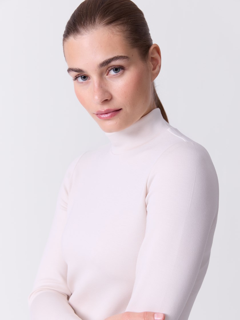 7515909 I2L 7515909_I2L-DONNA-A26-Modell-Front_chn=match_6056_Melinda pologenser I2L.jpg_Front||Front