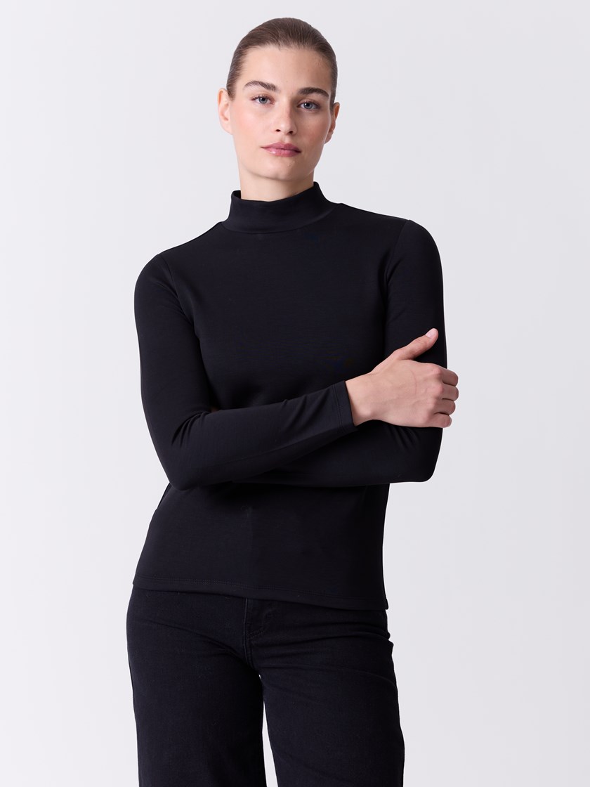 7515909 ID2 7515909_ID2-DONNA-A26-Modell-Front_chn=match_542_Melinda pologenser ID2.jpg_Front||Front
