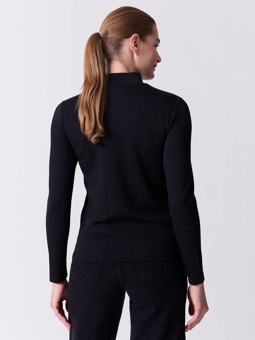 7515909 ID2 7515909_ID2-DONNA-A26-Modell-Front_chn=match_6433_Melinda pologenser ID2.jpg_Front||Front