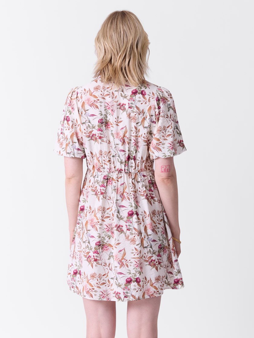 7515917 AHK 7515917_AHK-VAVITE-A26-Modell-Front_chn=match_5691_Camelia kjole AHK.jpg_Front||Front