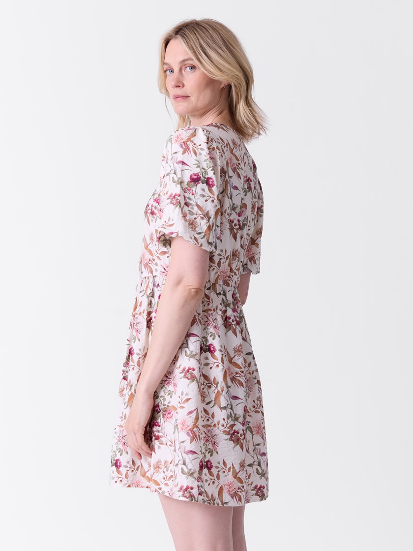 7515917 AHK 7515917_AHK-VAVITE-A26-Modell-Front_chn=match_7185_Camelia kjole AHK.jpg_Front||Front