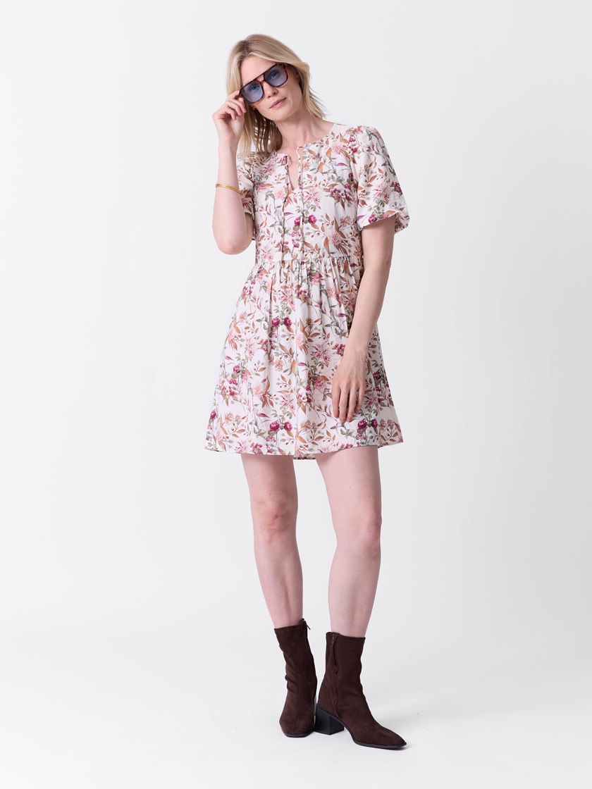 7515917 AHK 7515917_AHK-VAVITE-A26-Modell-Front_chn=match_824_Camelia kjole AHK.jpg_Front||Front