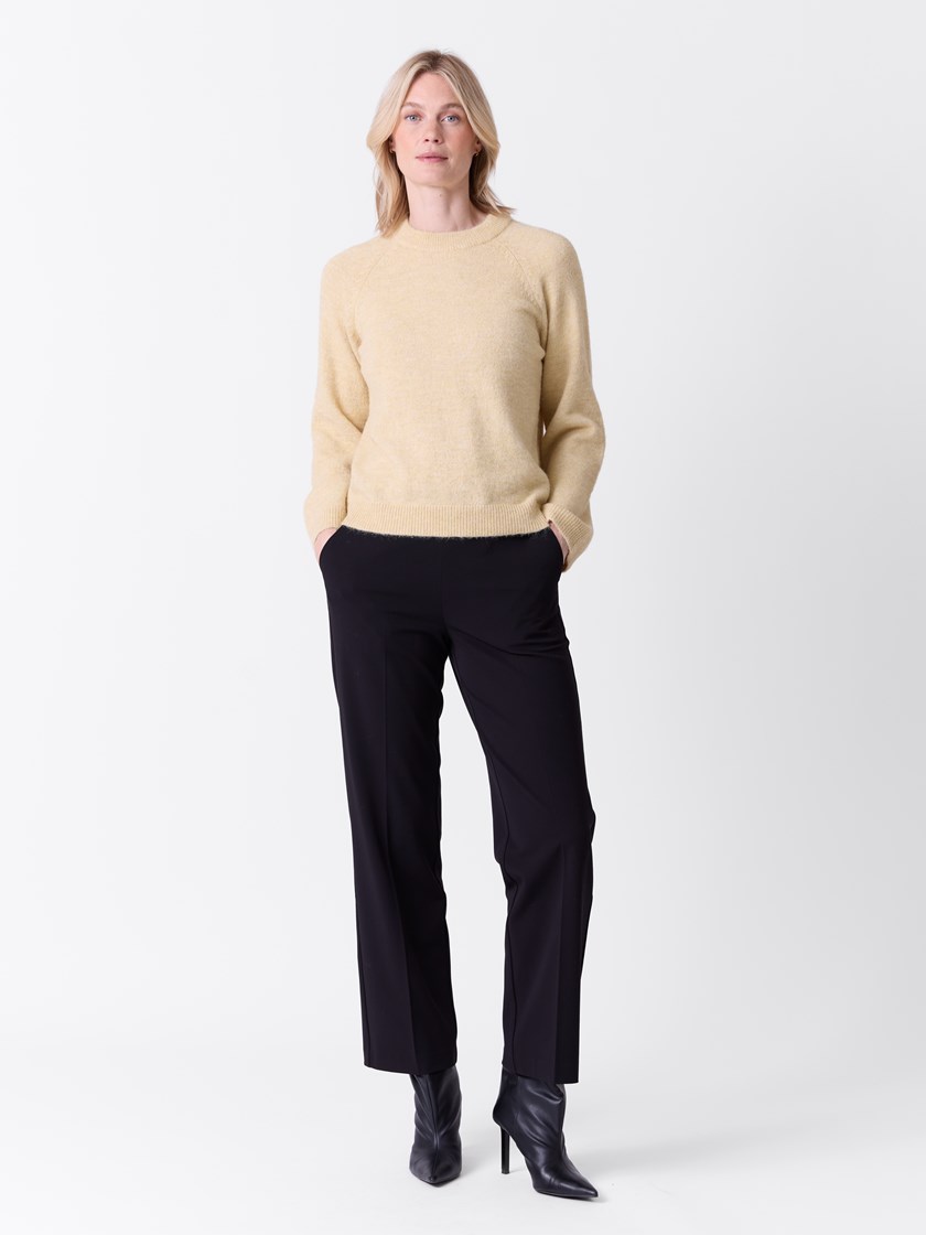 7515924 Q75 7515924_Q75-VAVITE-A26-Modell-Front_chn=match_523_Florence genser Q75.jpg_Front||Front