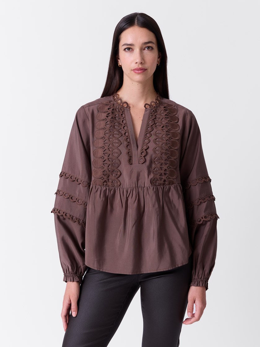 7515927 AGX 7515927_AGX-MARIEPHILIPPE-A26-Modell-Front_chn=match_4233 – Kopi_Vanessa bluse AGX.jpg_Front