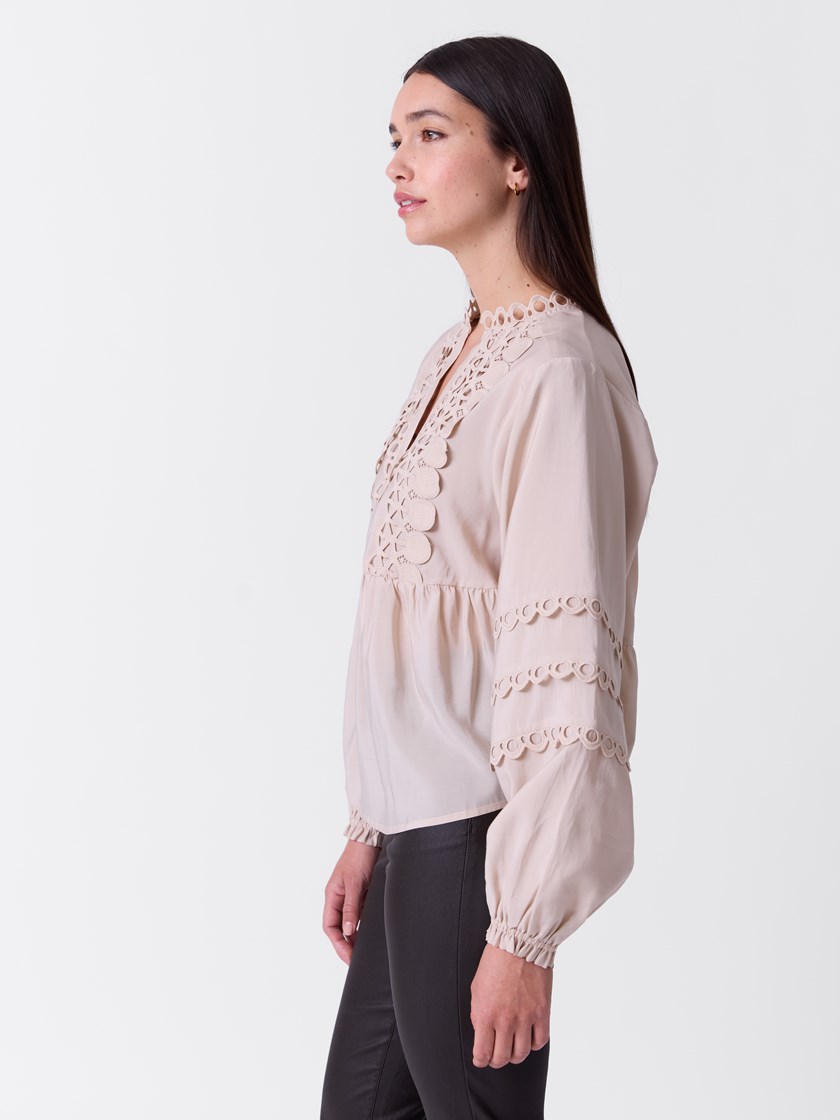 7515927 I2L 7515927_I2L-MARIEPHILIPPE-A26-Modell-Front_chn=match_4231_Vanessa bluse I2L.jpg_Front