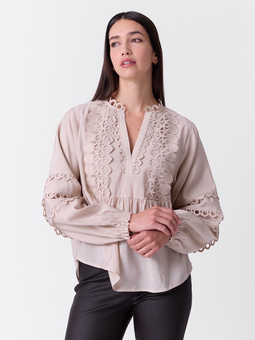 7515927 I2L 7515927_I2L-MARIEPHILIPPE-A26-Modell-Front_chn=match_4238_Vanessa bluse I2L.jpg_Front