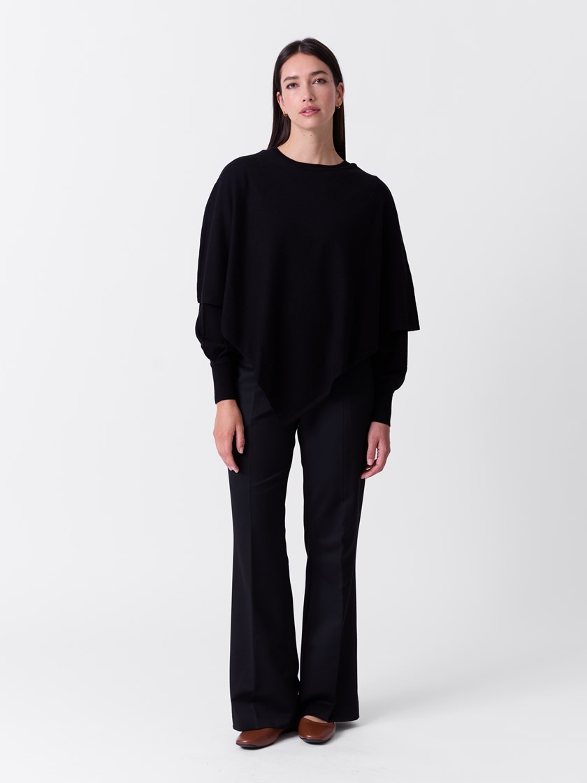 7516033 ID2 7516033_ID2-MARIEPHILIPPE-A26-Modell-Front_chn=match_7417_Olea poncho ID2.jpg_