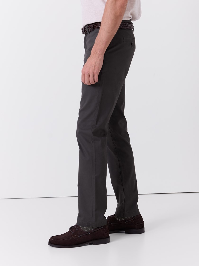 7516039 R83 7516039_R83-REDFORD-A26-Modell-Front_chn=match_2806_Christer chinos R83.jpg_Front||Front