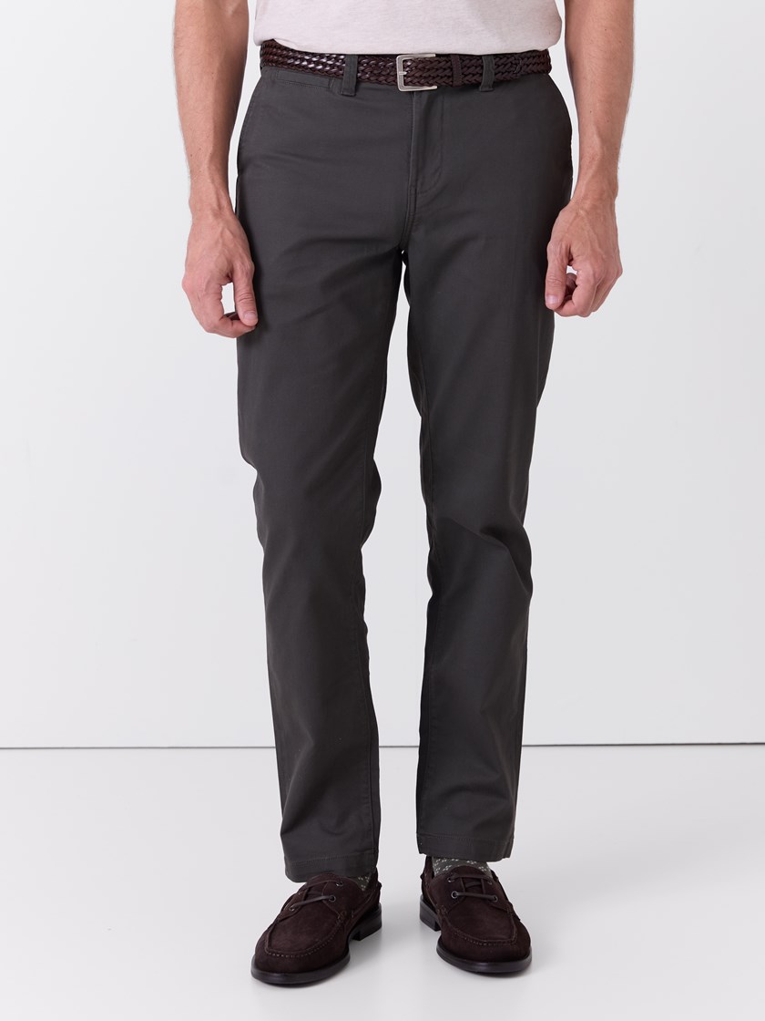 7516039 R83 7516039_R83-REDFORD-A26-Modell-Front_chn=match_5934_Christer chinos R83.jpg_Front||Front
