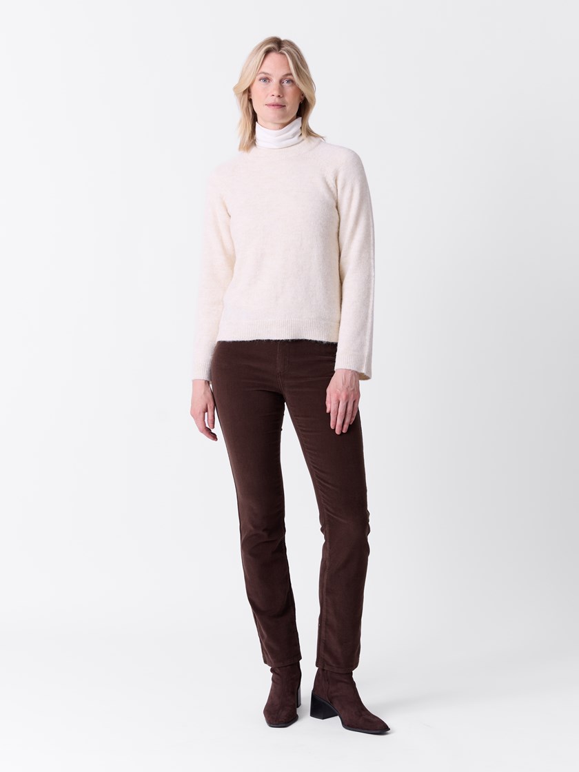 7516041 AIJ 7516041_AIJ-VAVITE-A26-Modell-Front_chn=match_6405_Sophia straight cord AIJ.jpg_Front||Front