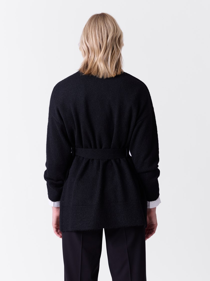 7516044 ID2 7516044_ID2-VAVITE-A26-Modell-Front_chn=match_3103_May cardigan ID2.jpg_Front||Front