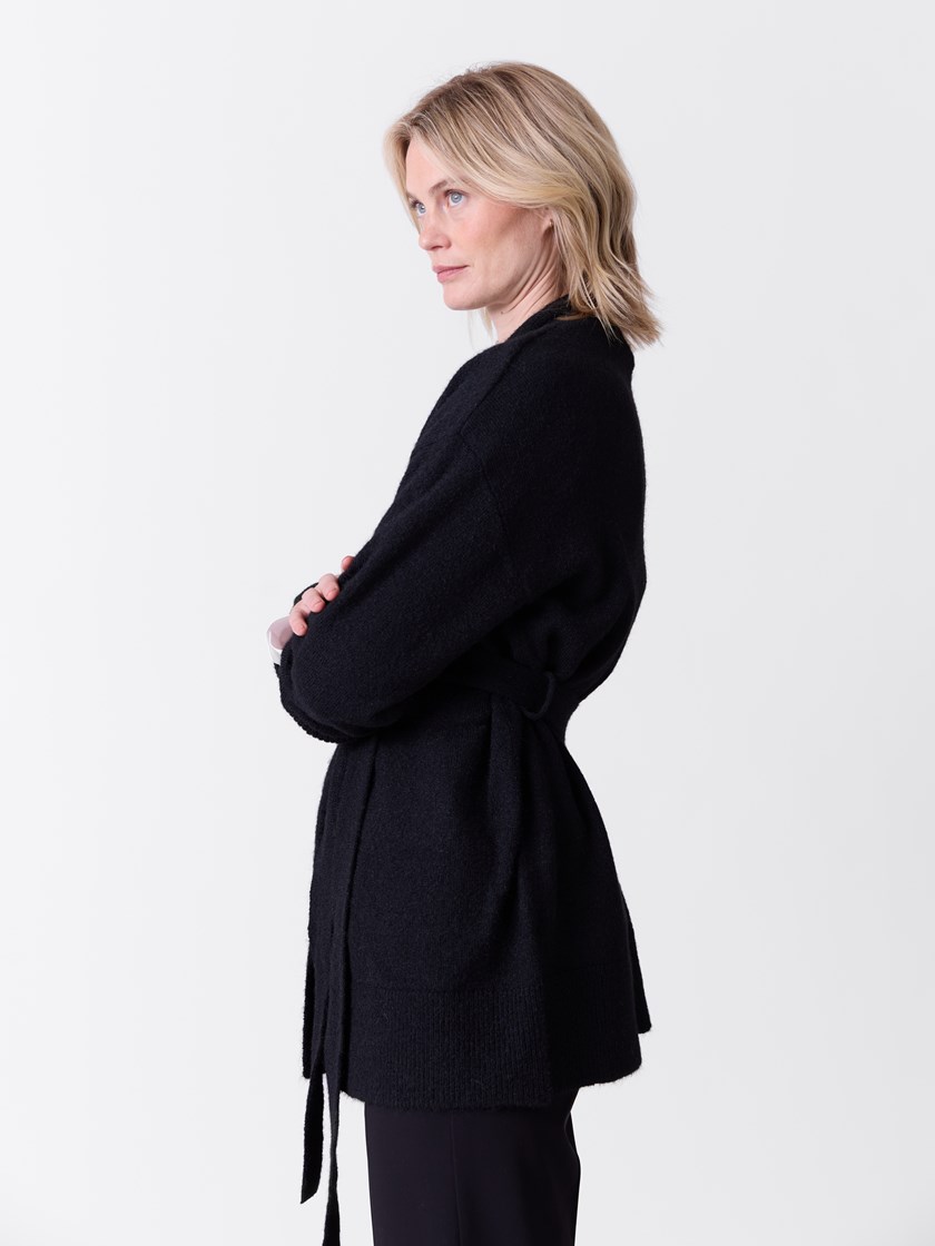 7516044 ID2 7516044_ID2-VAVITE-A26-Modell-Front_chn=match_463_May cardigan ID2.jpg_Front||Front