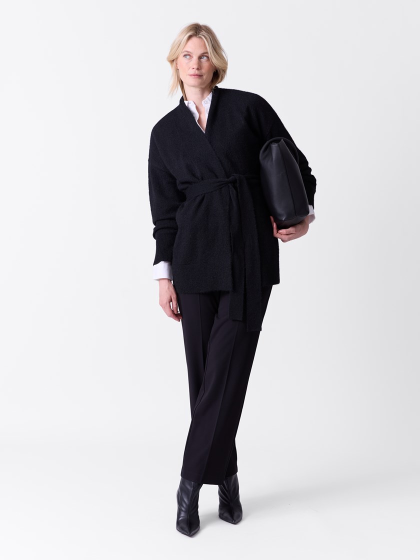 7516044 ID2 7516044_ID2-VAVITE-A26-Modell-Front_chn=match_5757_May cardigan ID2.jpg_Front||Front
