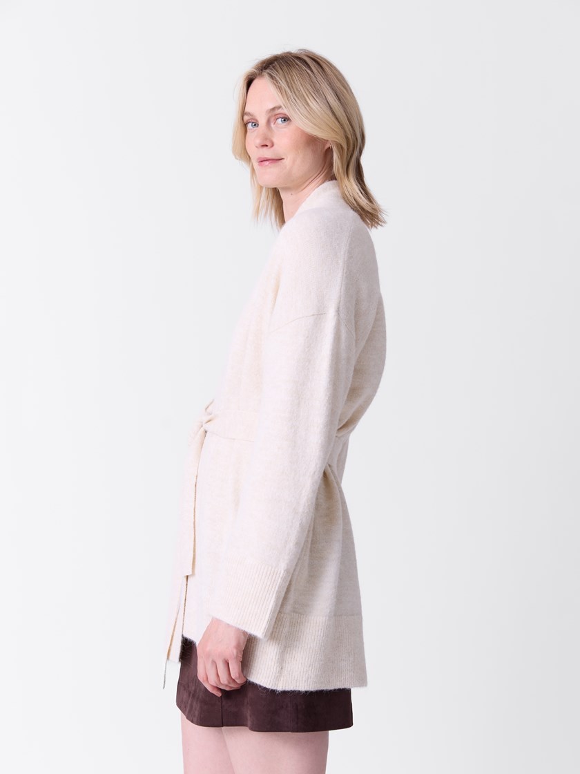 7516044 O79 7516044_O79-VAVITE-A26-Modell-Front_chn=match_5619_May cardigan O79.jpg_Front||Front