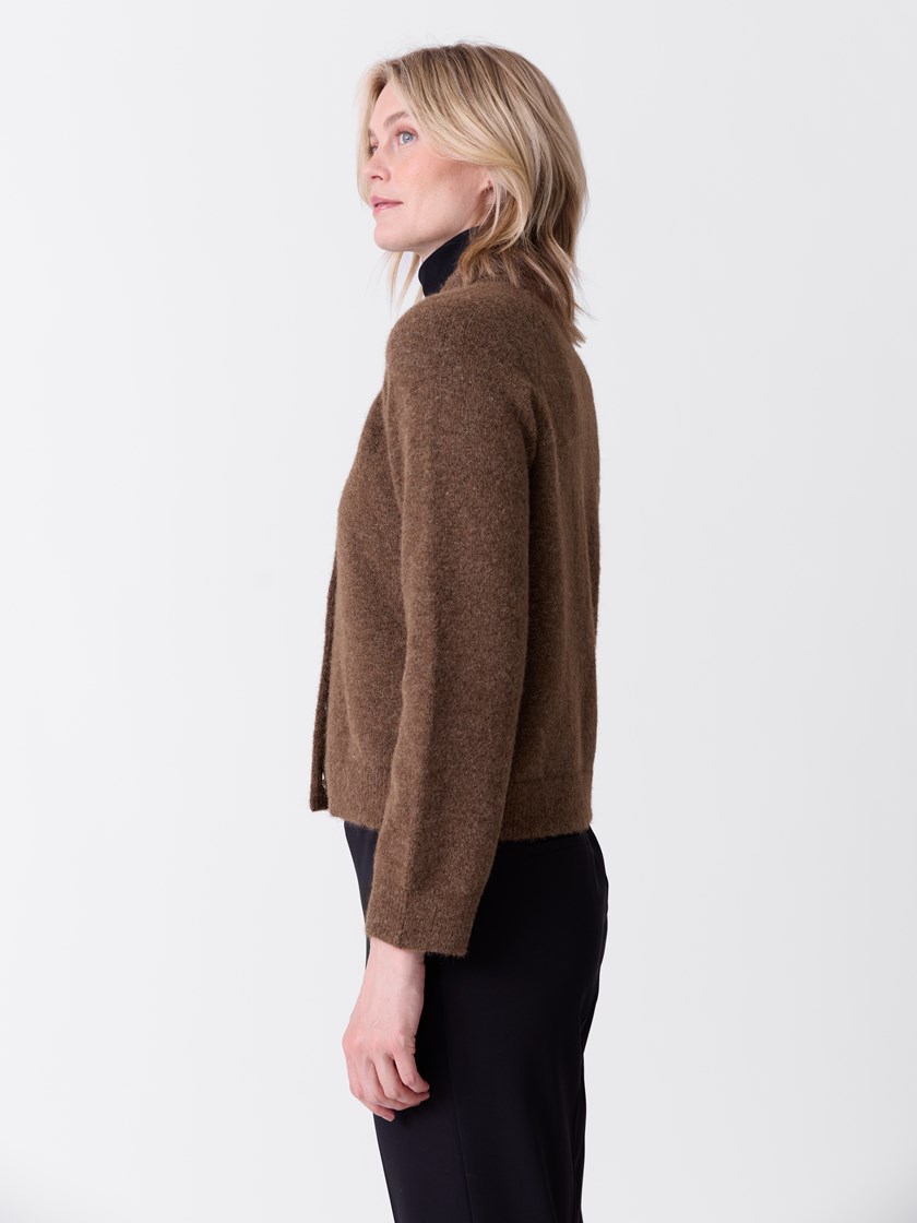 7516082 AHK 7516082_AHK-VAVITE-A26-Modell-Front_chn=match_6225_Florence cardigan AHK.jpg_Front||Front