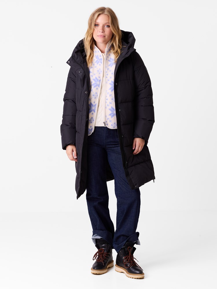 Ebba kåpe 7516093_C25-JEANPAUL-A26-Modell-Front_5593_Ebba kåpe C25.jpg_Front||Front