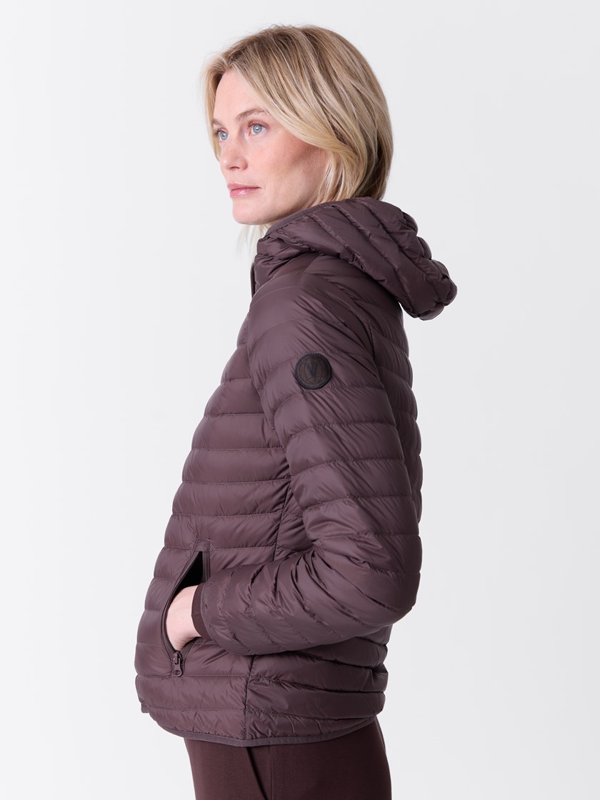 7516150 AIN 7516150_AIN-VAVITE-NOS-Modell-Front_chn=match_6841_Snøhetta dunjakke AIN.jpg_Front||Front