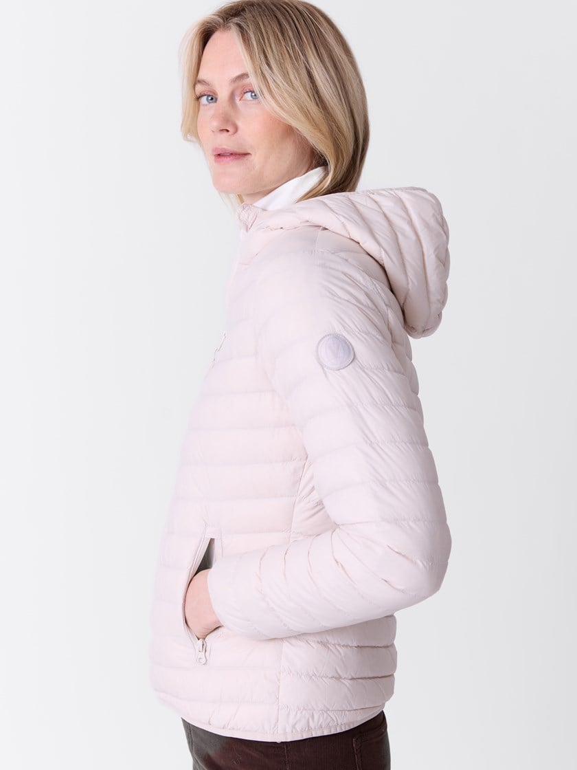 7516150 O0R 7516150_O0R-VAVITE-NOS-Modell-Front_chn=match_9542_Snøhetta dunjakke O0R.jpg_Front||Front