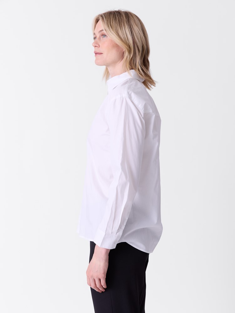 Malin skjorte 7516170_O68-VAVITE-A26-Modell-Front_chn=match_752_Malin skjorte O68.jpg_Front||Front