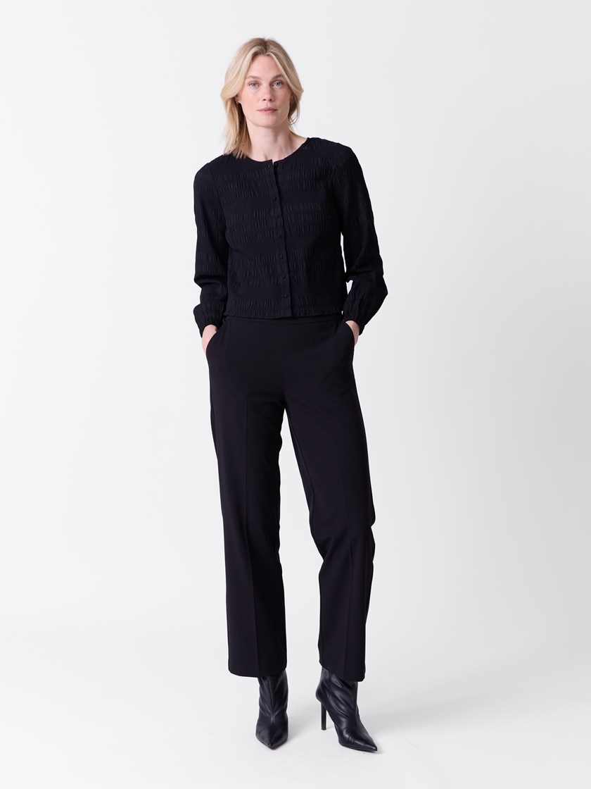 7516244 ID2 7516244_ID2-VAVITE-A26-Modell-Front_chn=match_1699_Eline bluse ID2.jpg_Front||Front