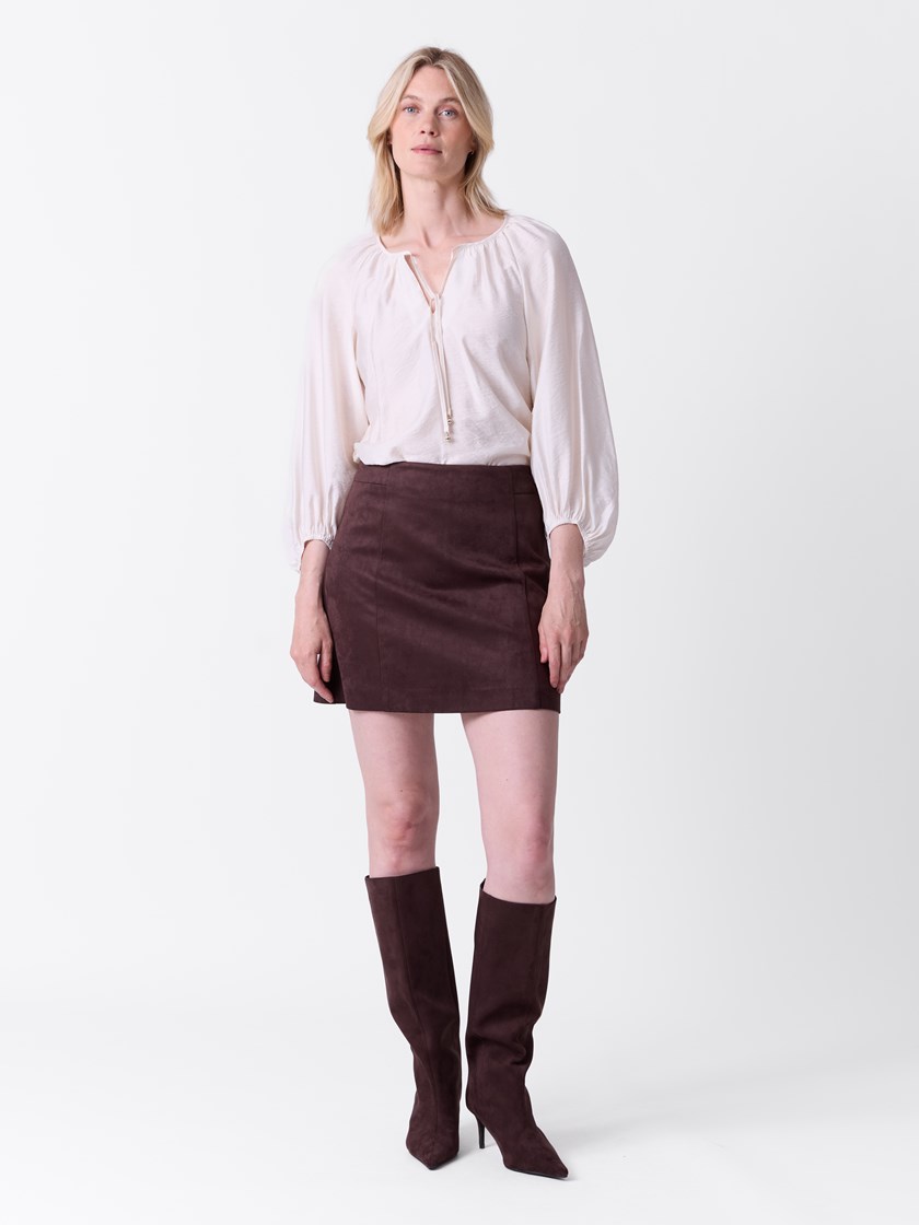 7516248 AIN 7516248_AIN-VAVITE-A26-Modell-Front_chn=match_9073_Tara skjørt AIN.jpg_Front||Front