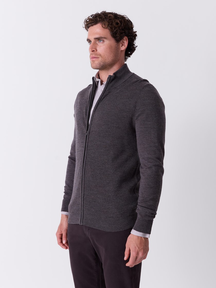 7516316 AIE 7516316_AIE-MARIOCONTI-A26-Modell-Front_chn=match_2769_Manzini ullcardigan AIE.jpg_Front||Front