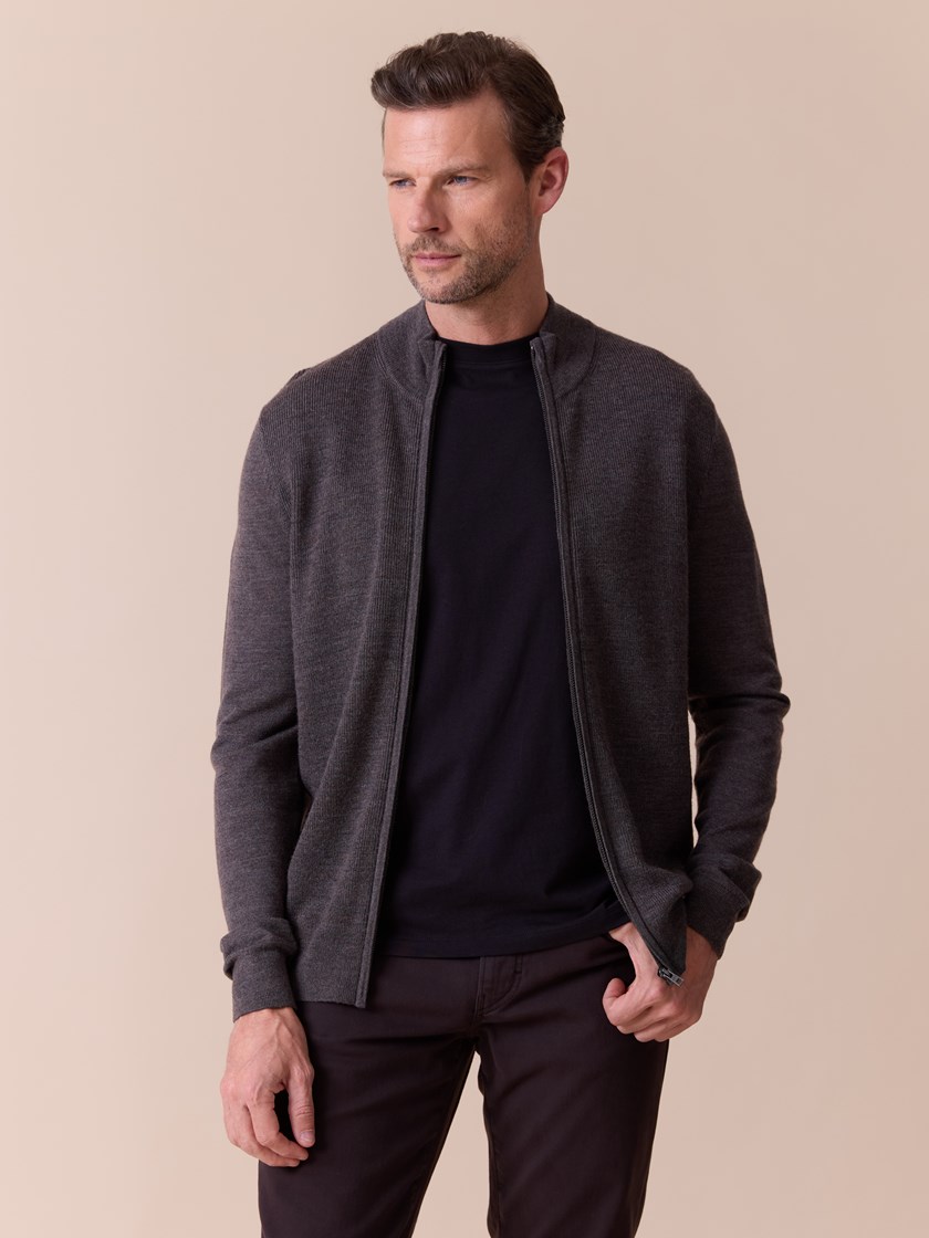 7516316 AIE 7516316_AIE-MARIOCONTI-A26-Modell-Front_chn=match_3186_Manzini ullcardigan AIE.jpg_Front||Front