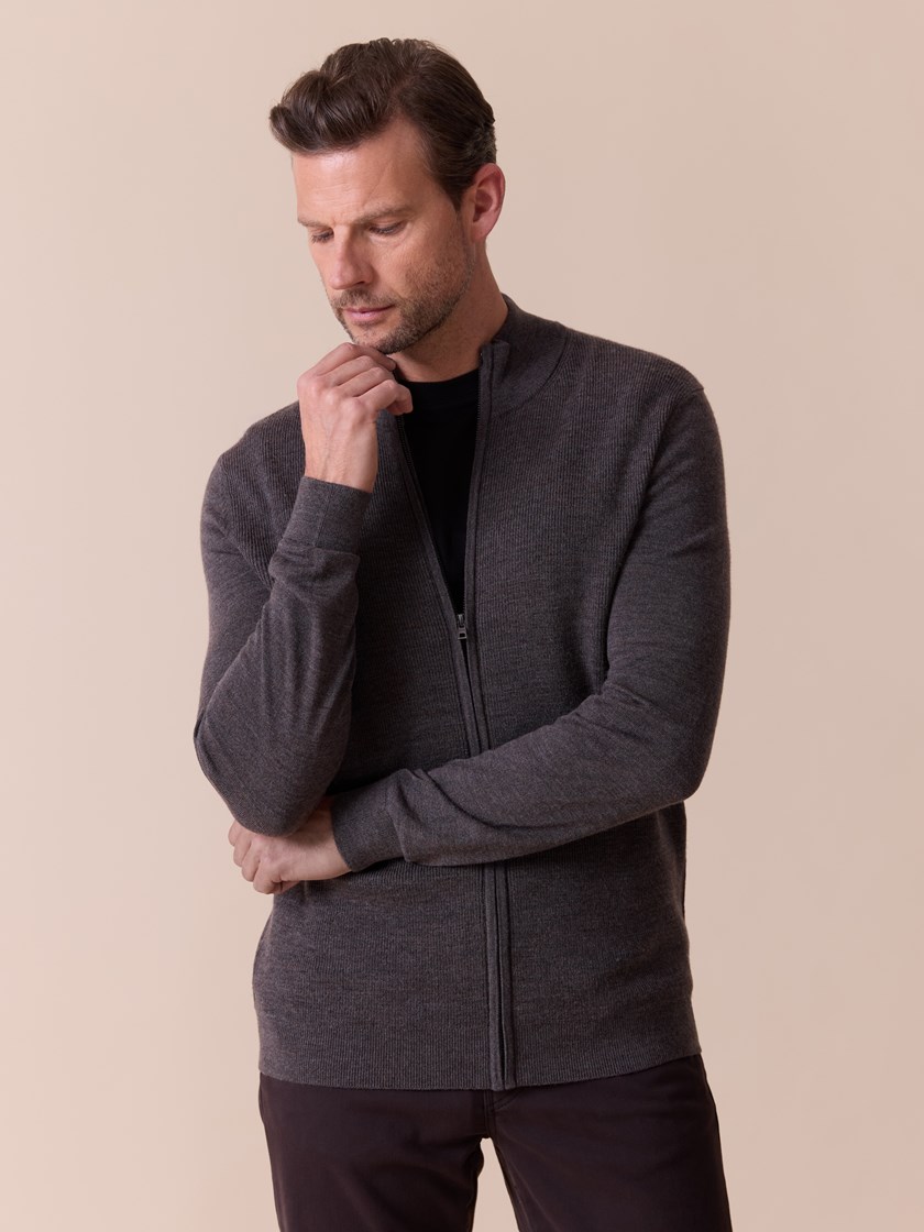 7516316 AIE 7516316_AIE-MARIOCONTI-A26-Modell-Front_chn=match_8661_Manzini ullcardigan AIE.jpg_Front||Front