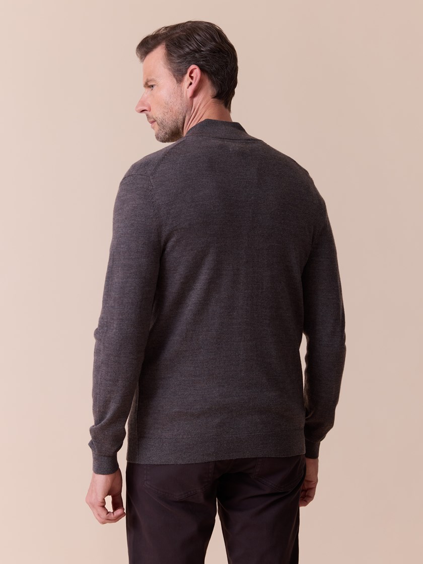 7516316 AIE 7516316_AIE-MARIOCONTI-A26-Modell-Front_chn=match_934_Manzini ullcardigan AIE.jpg_Front||Front