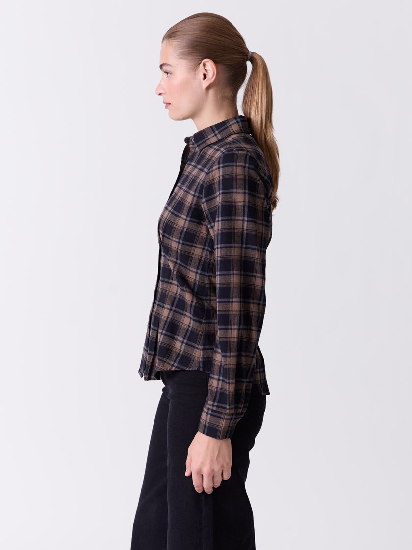 7516379 ID2 7516379_ID2-DONNA-A26-Modell-Front_chn=match_9339_Chekira skjorte ID2.jpg_Front