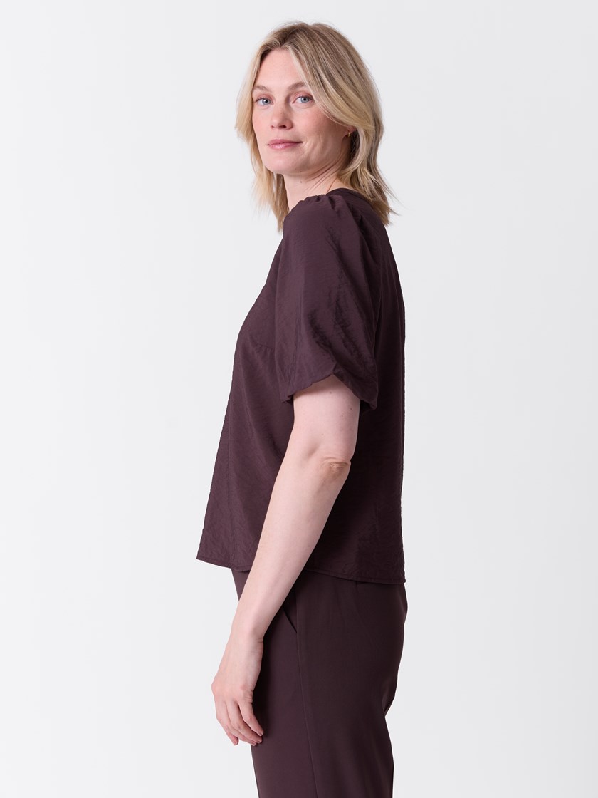 7516385 AIN 7516385_AIN-VAVITE-A26-Modell-Front_chn=match_1254_Camelia bluse AIN.jpg_Front||Front