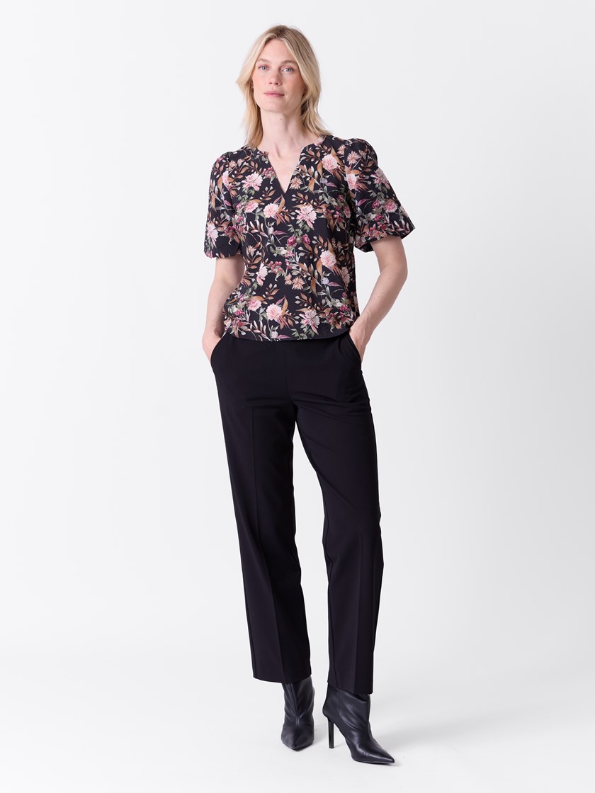 7516385 ID2 7516385_ID2-VAVITE-A26-Modell-Front_chn=match_3264_Camelia bluse ID2.jpg_Front||Front