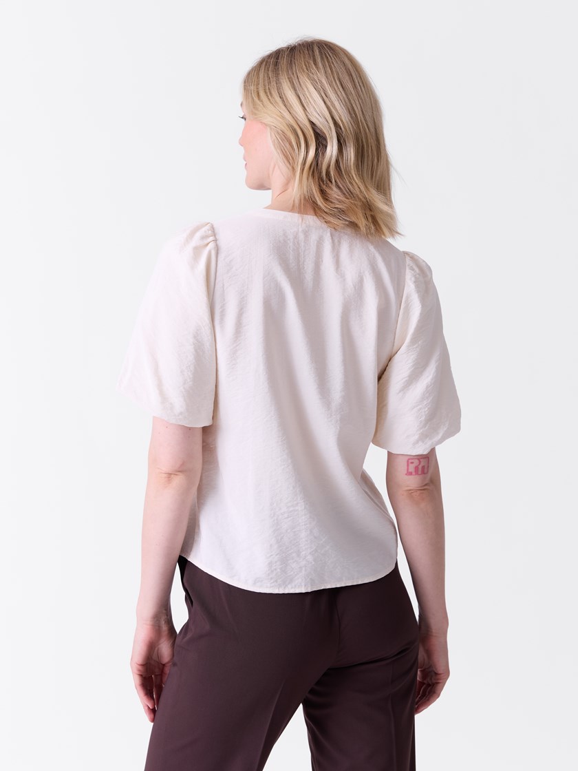7516385 O79 7516385_O79-VAVITE-A26-Modell-Front_chn=match_4436_Camelia bluse O79.jpg_Front||Front