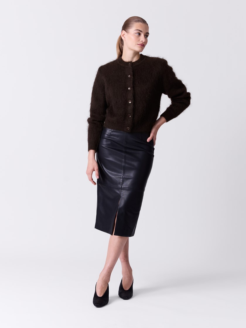 7516405 AIJ 7516405_AIJ-DONNA-A26-Modell-Front_chn=match_9458_Esme cardigan AIJ.jpg_Front||Front