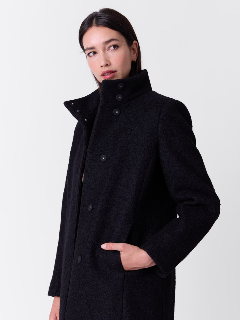 7516411 ID2 7516411_ID2-MARIEPHILIPPE-A26-Modell-Front_chn=match_184_Marita boucle kåpe ID2.jpg_Front||Front