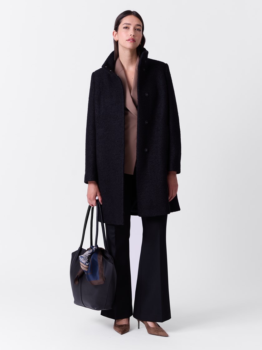 7516411 ID2 7516411_ID2-MARIEPHILIPPE-A26-Modell-Front_chn=match_5686_Marita boucle kåpe ID2.jpg_Front||Front