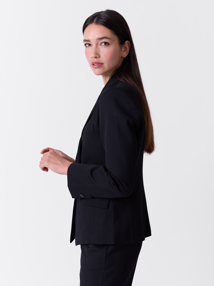 7516423 ID2 7516423_ID2-MARIEPHILIPPE-A26-Modell-Front_chn=match_2511_Corine blazer ID2.jpg_Front