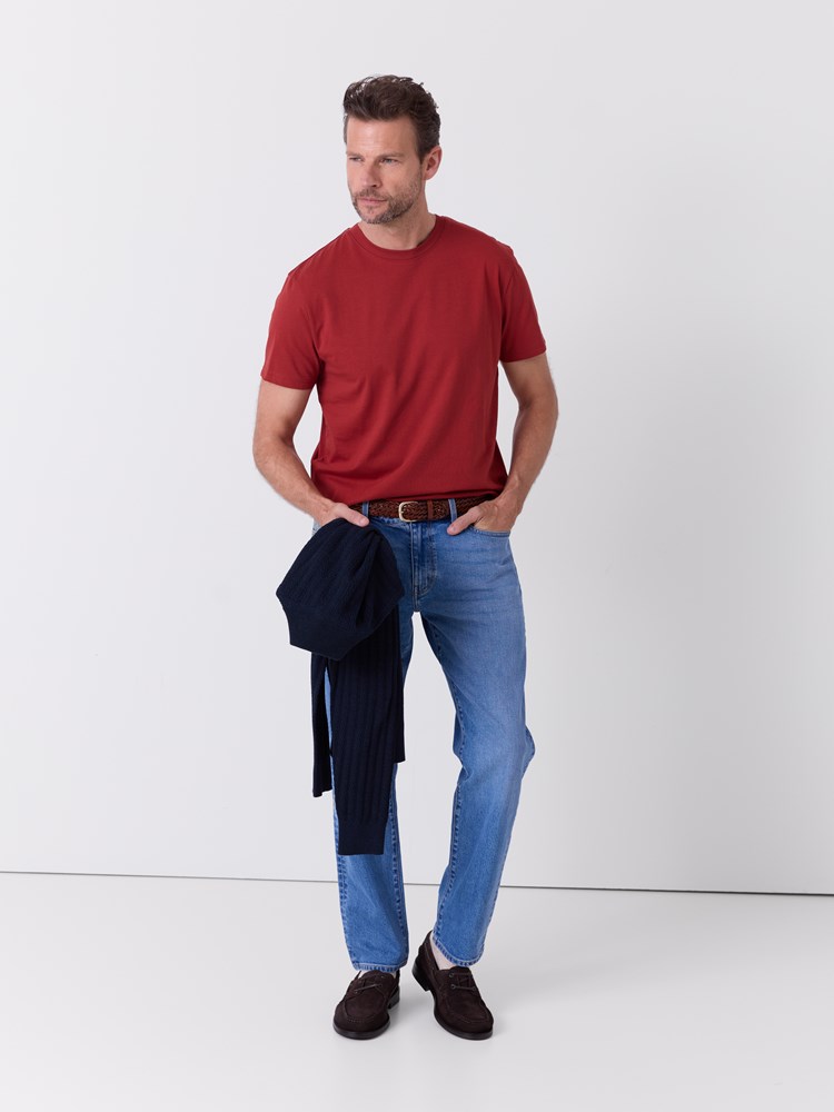Joe t-skjorte 7516430_KBE-REDFORD-A26-Modell-Front_chn=match_4647_Joe t-skjorte KBE.jpg_Front||Front