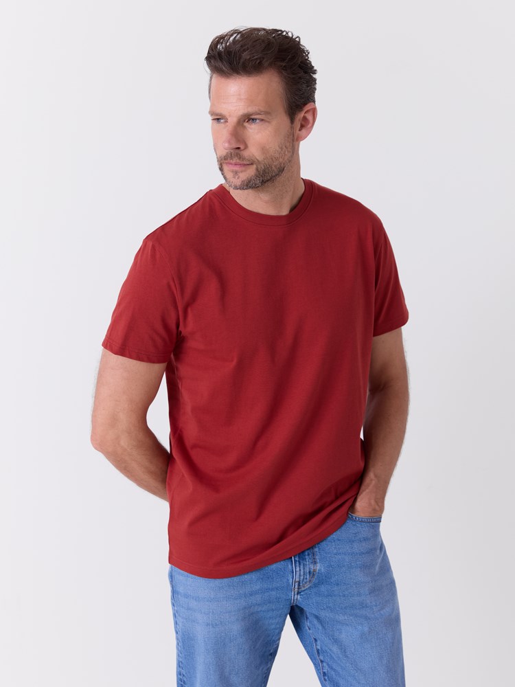 Joe t-skjorte 7516430_KBE-REDFORD-A26-Modell-Front_chn=match_7922_Joe t-skjorte KBE.jpg_Front||Front