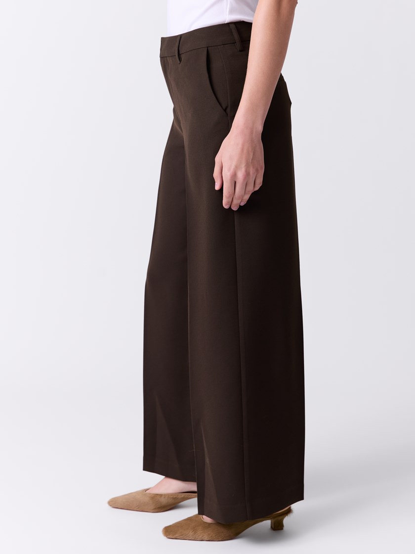7516502 AIJ 7516502_AIJ-DONNA-A26-Modell-Front_chn=match_7004_Luella bukse AIJ.jpg_Front||Front