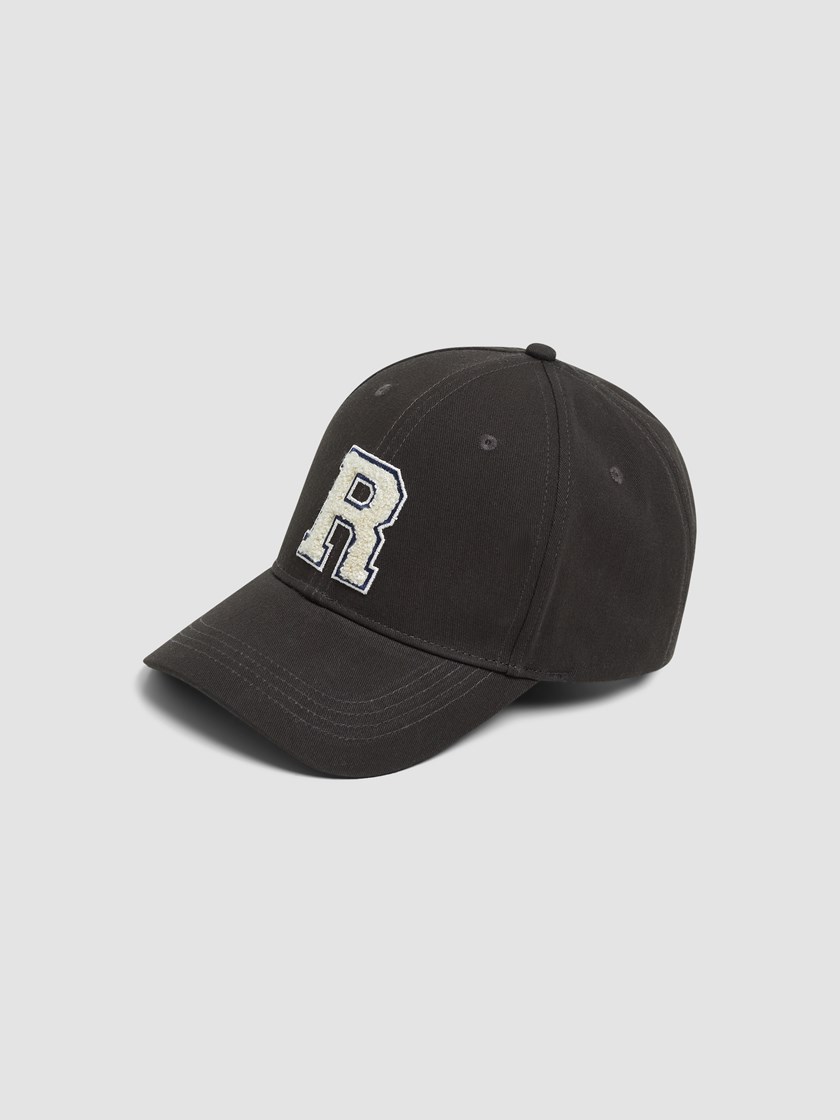 7516520 AIF 7516520_AIF-REDFORD-A26-Front_6738_Robin caps AIF.jpg_Front